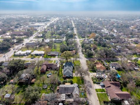803 Peach Street Seguin TX 78155