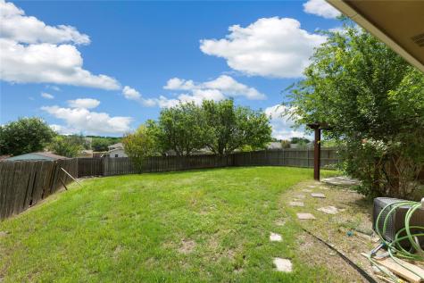 1207 Cherrywood Kyle TX 78640