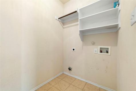 1207 Cherrywood Kyle TX 78640