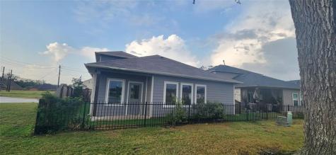 201 Water Grass Trail Clute TX 77531
