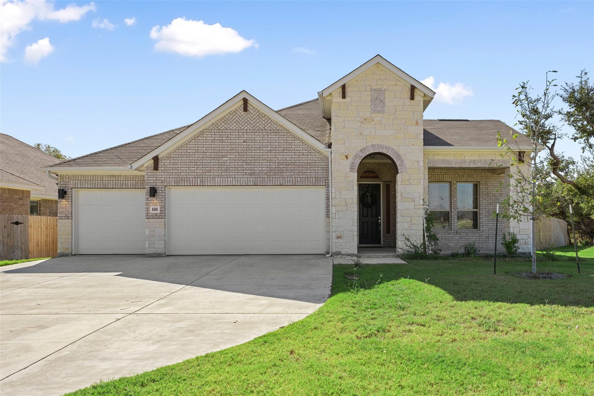 686 Treadwell Lane Kyle TX 78640