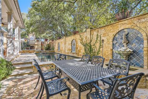 2390 W 8th Street Austin TX 78703