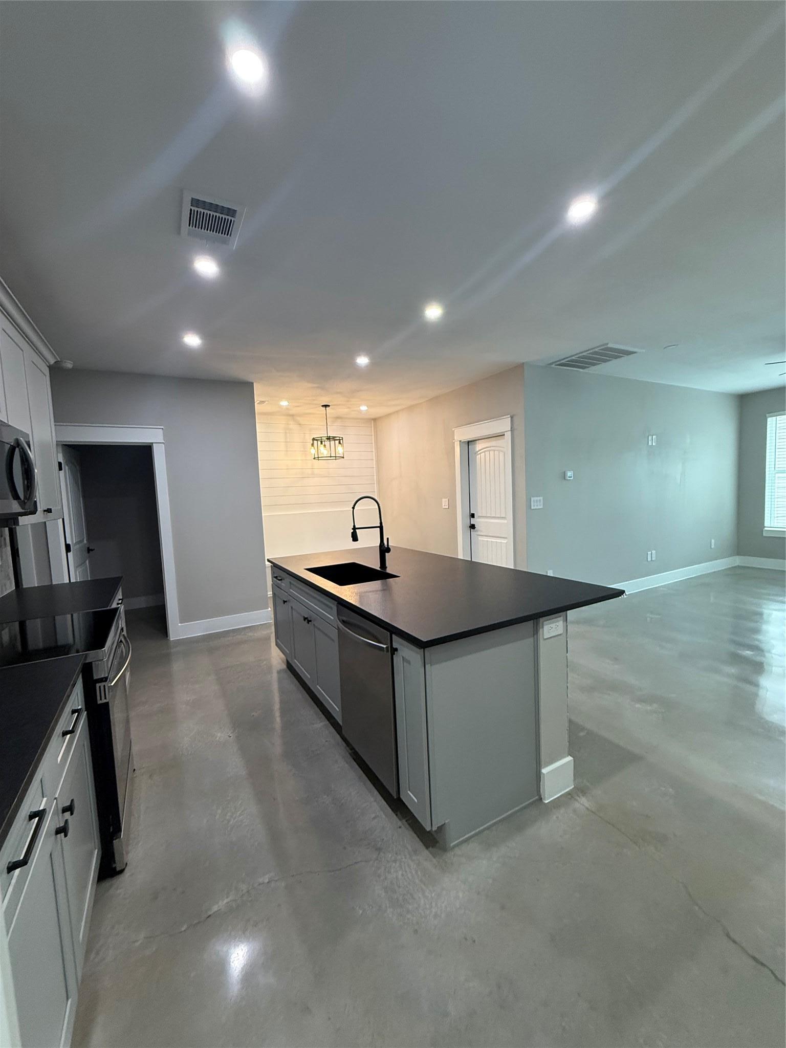 201 N Vandeveer Street Burnet TX 78611