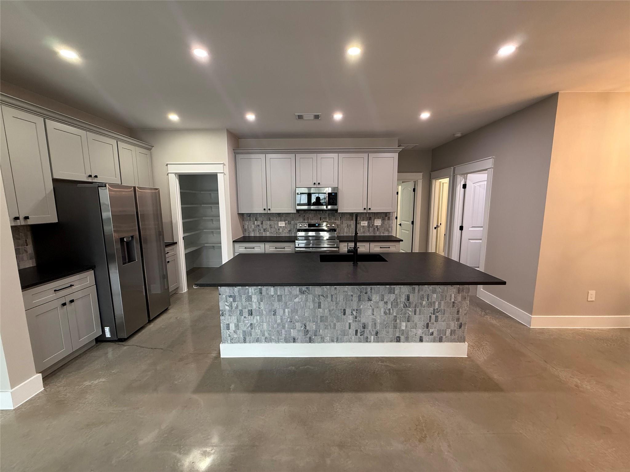 201 N Vandeveer Street Burnet TX 78611