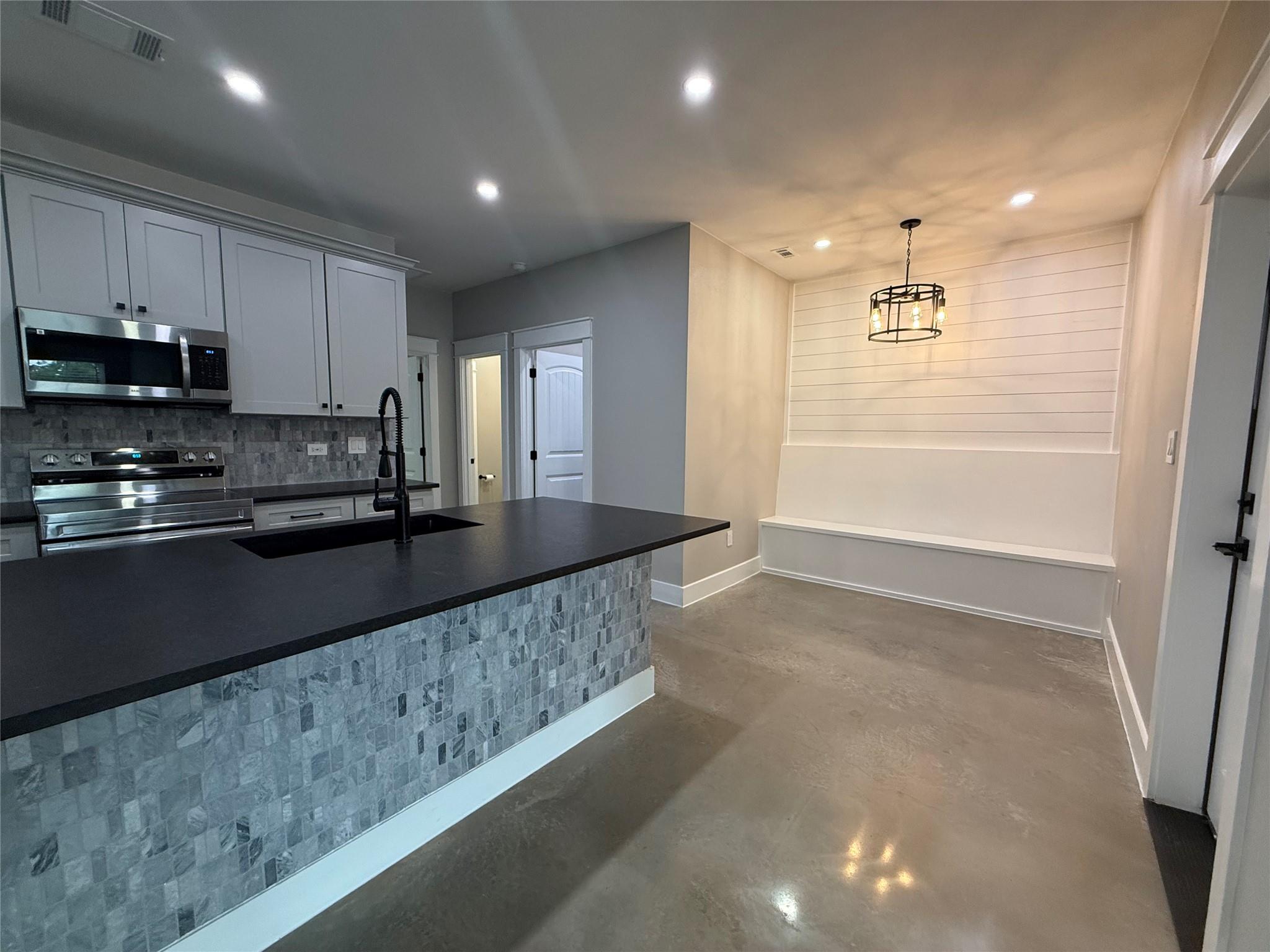 201 N Vandeveer Street Burnet TX 78611