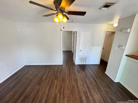 830 W Hutchins Place San Antonio TX 78221