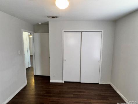 830 W Hutchins Place San Antonio TX 78221