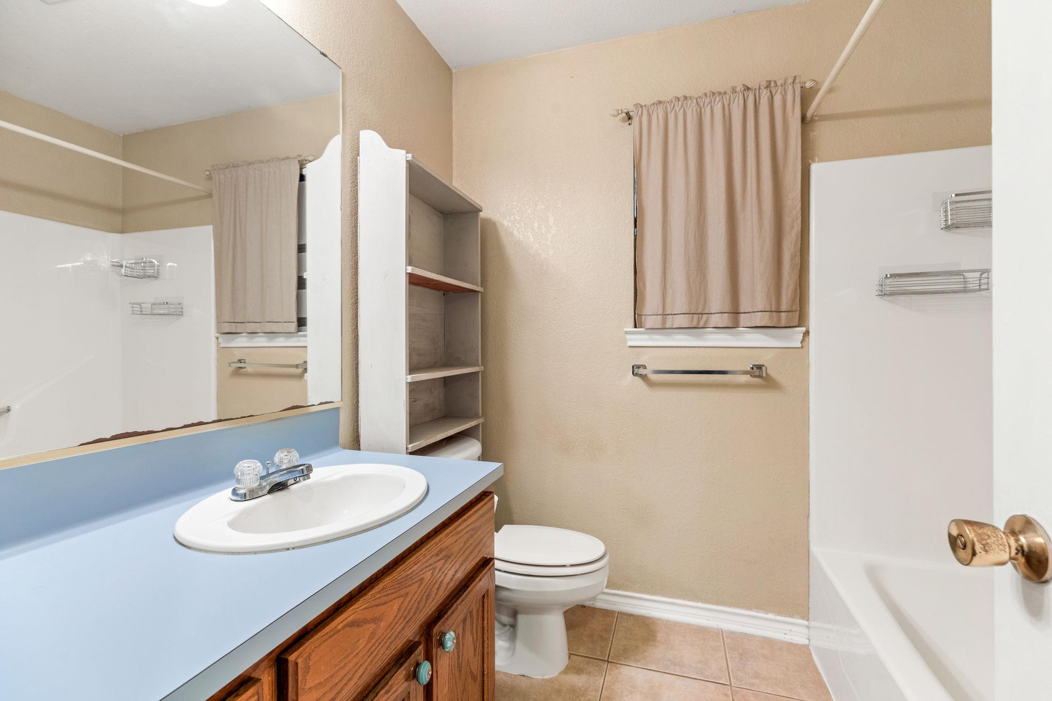 1502 Oak Knoll Lane Lockhart TX 78644