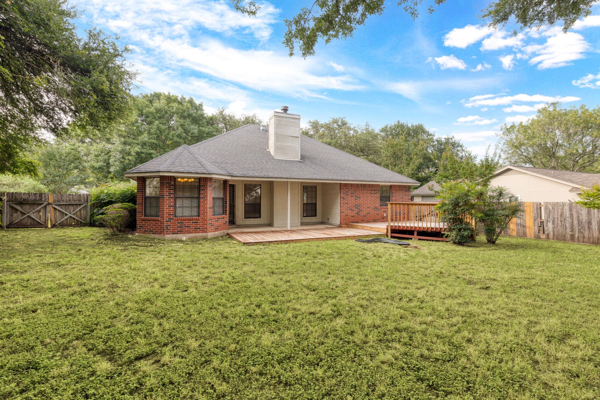 1502 Oak Knoll Lane Lockhart TX 78644