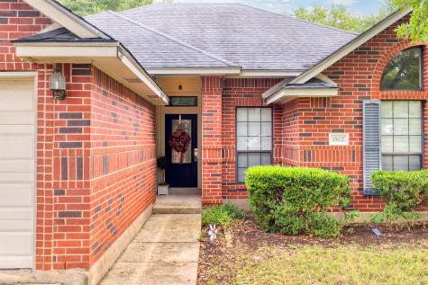 1502 Oak Knoll Lane Lockhart TX 78644