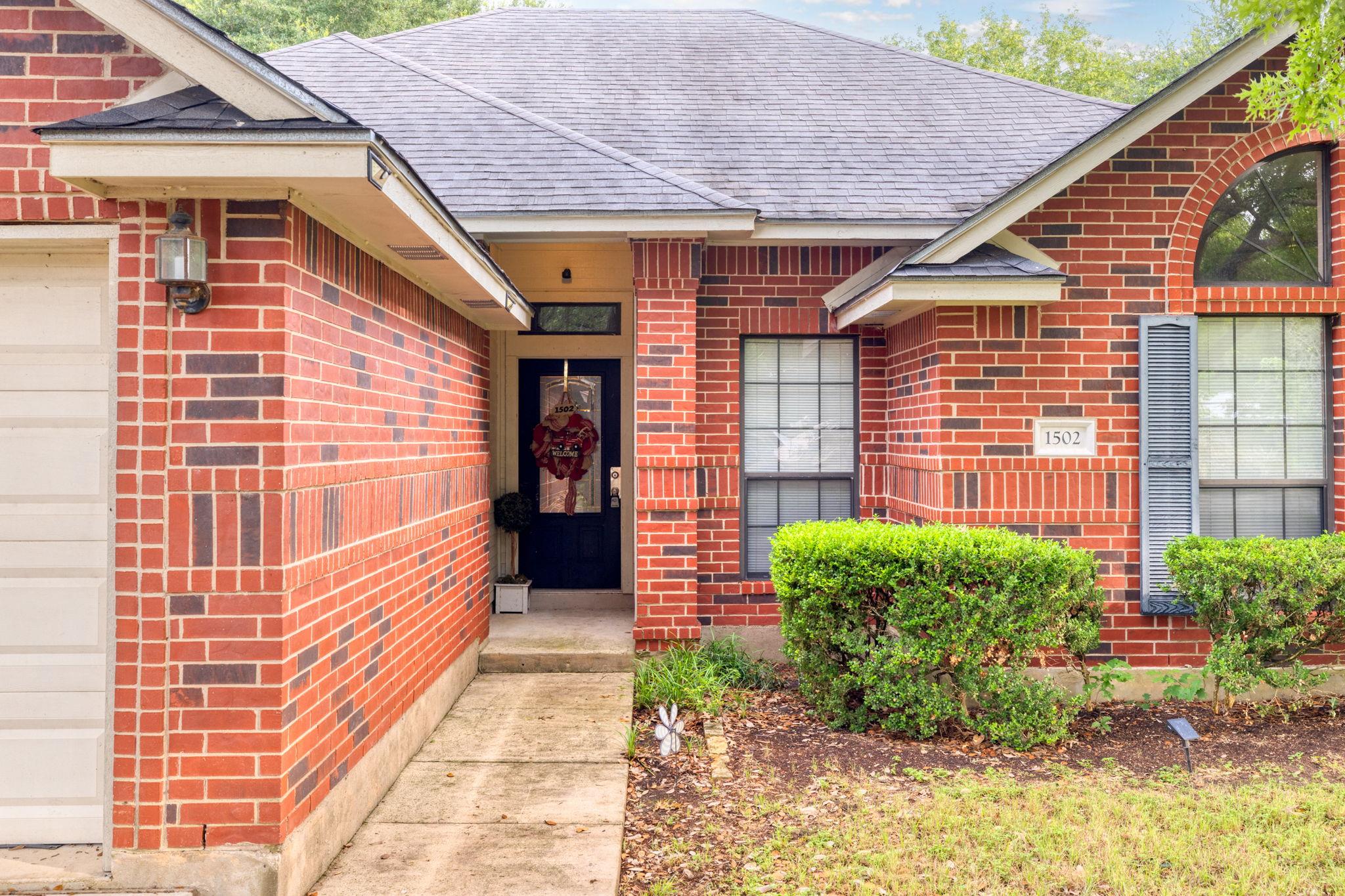 1502 Oak Knoll Lane Lockhart TX 78644