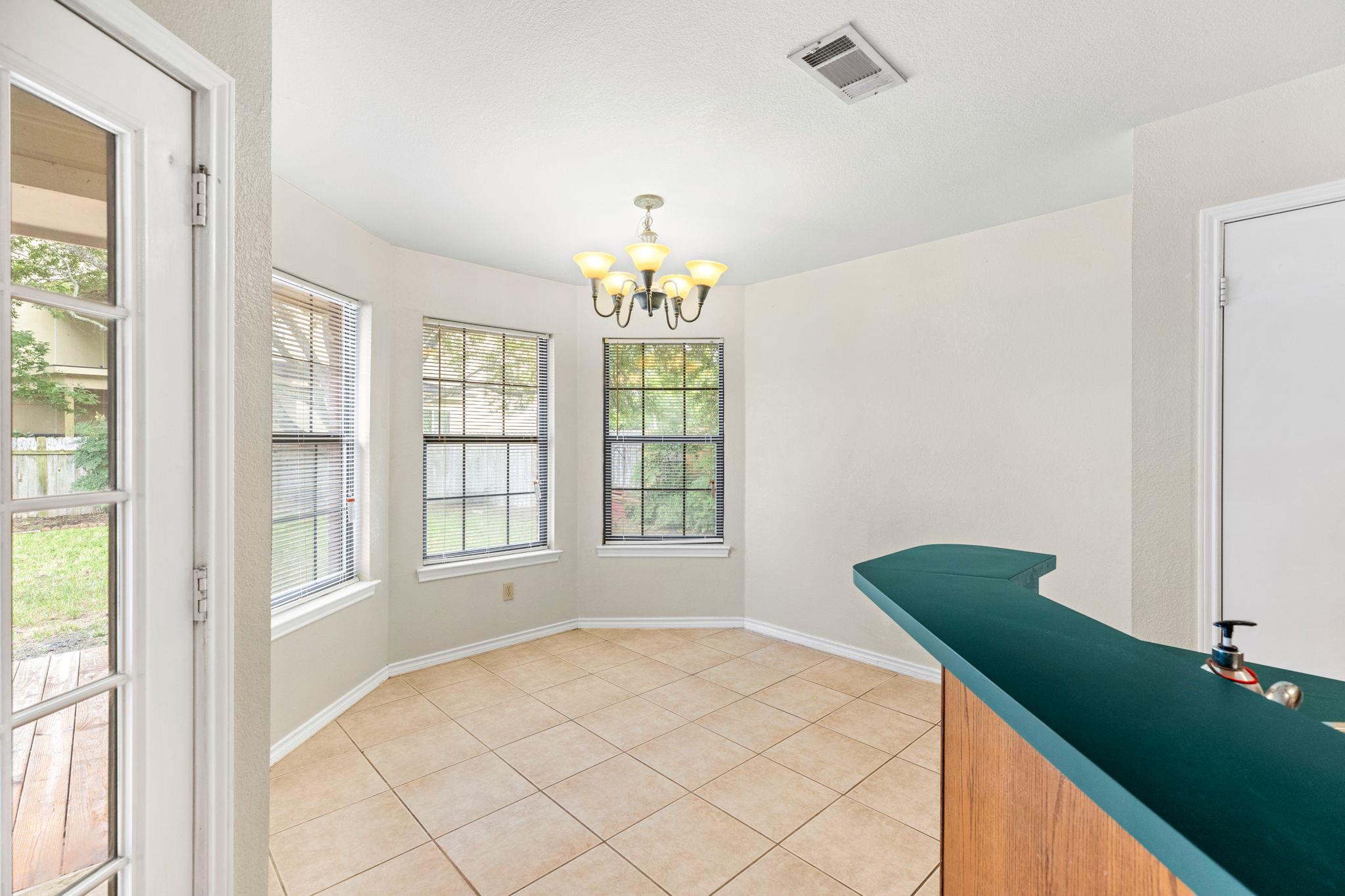 1502 Oak Knoll Lane Lockhart TX 78644