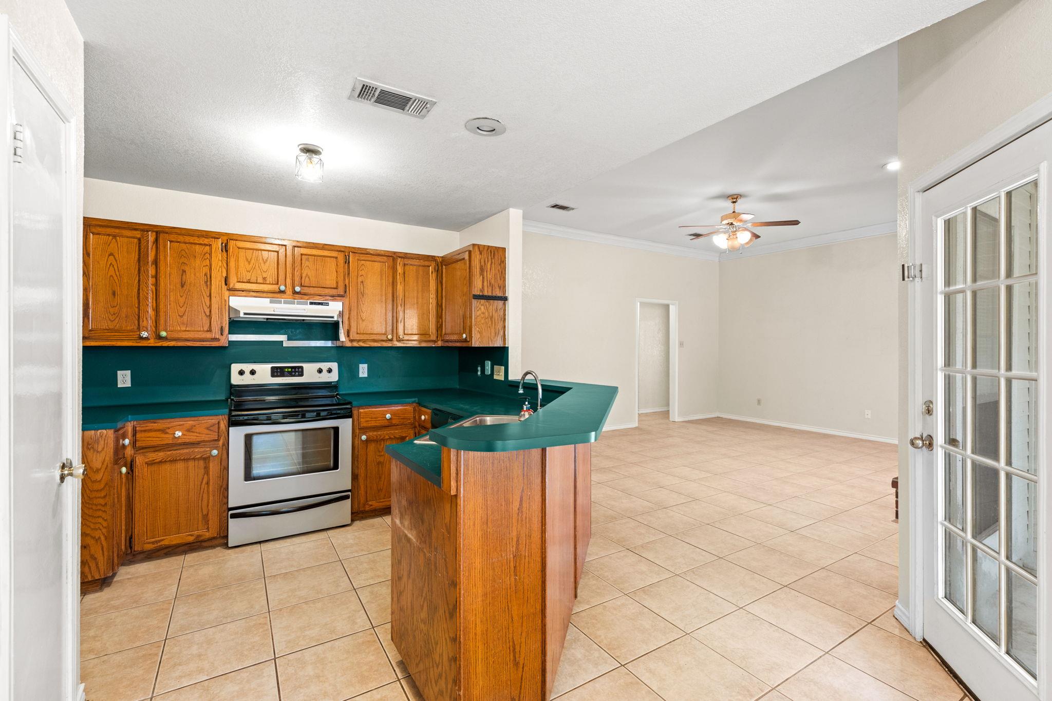 1502 Oak Knoll Lane Lockhart TX 78644