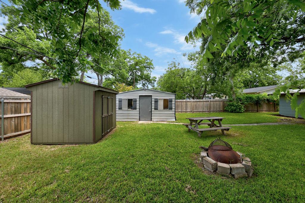 7512 Saint Louis Street Austin TX 78757