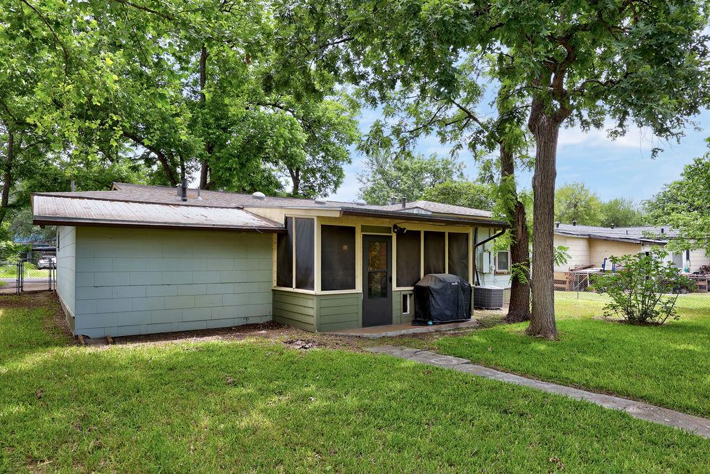 7512 Saint Louis Street Austin TX 78757