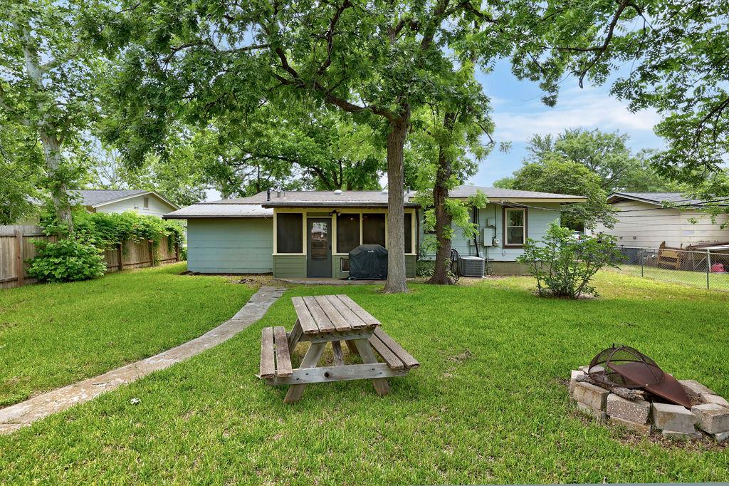 7512 Saint Louis Street Austin TX 78757
