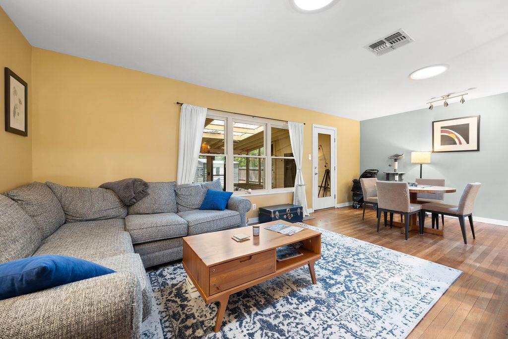 7512 Saint Louis Street Austin TX 78757