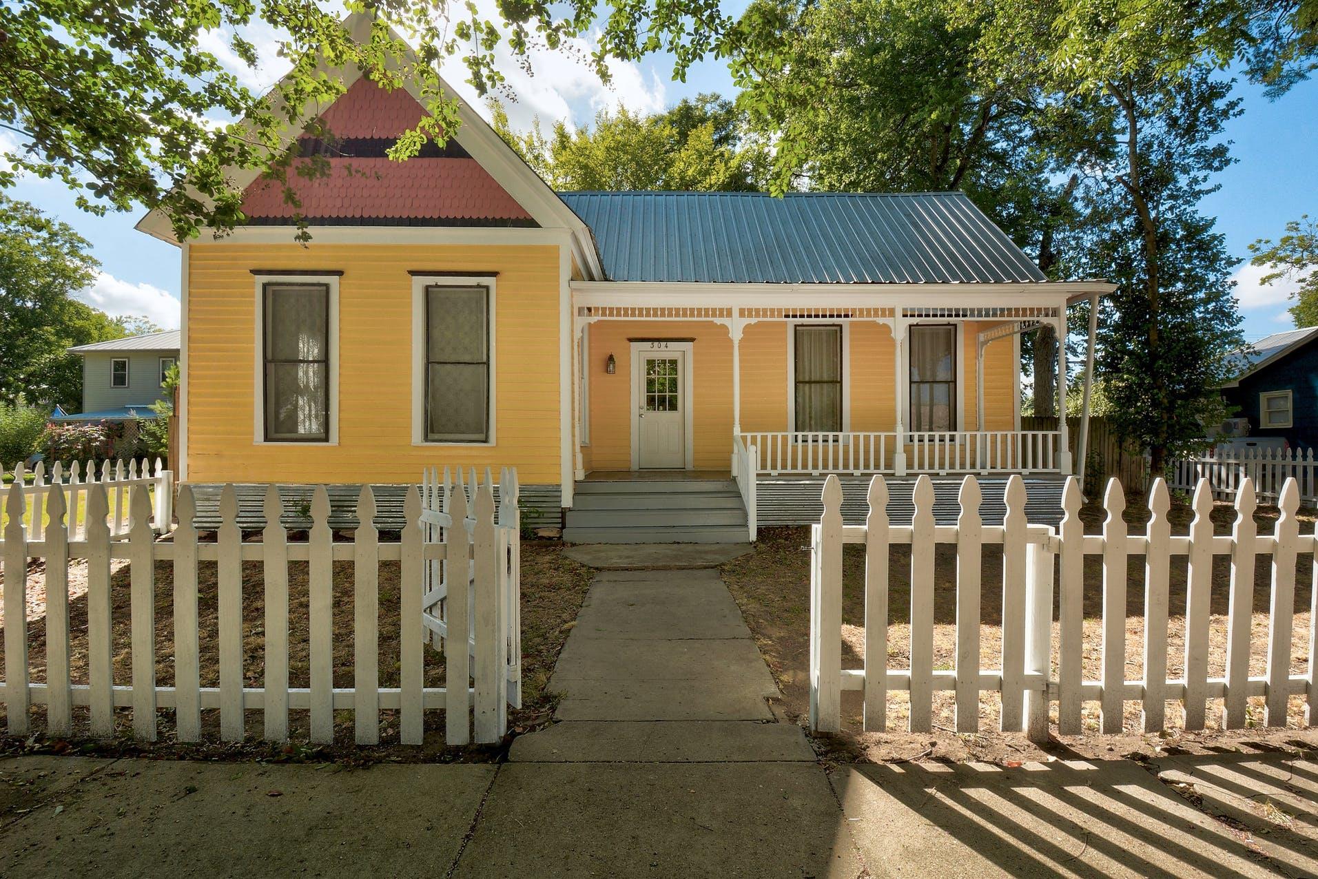 304 Olive Street Smithville TX 78957