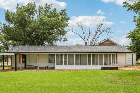 755 E Bellville Street Giddings TX 78942