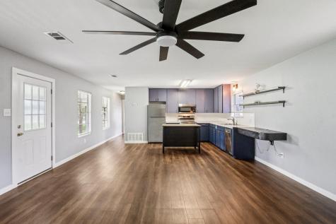 755 E Bellville Street Giddings TX 78942
