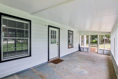 755 E Bellville Street Giddings TX 78942