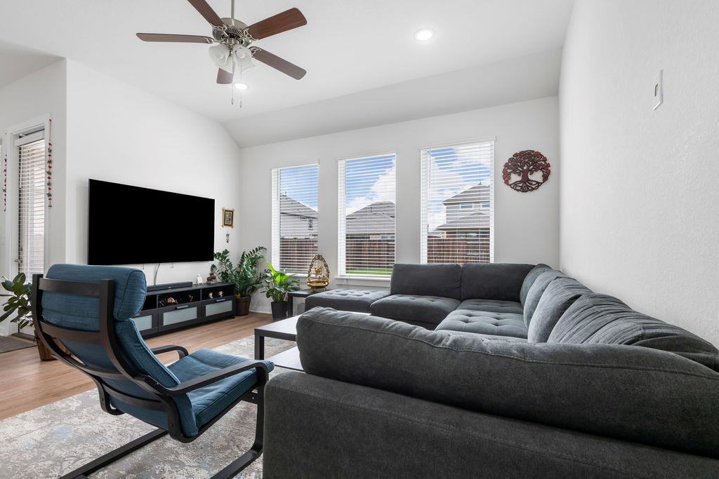 1813 Crow Hop View Leander TX 78641