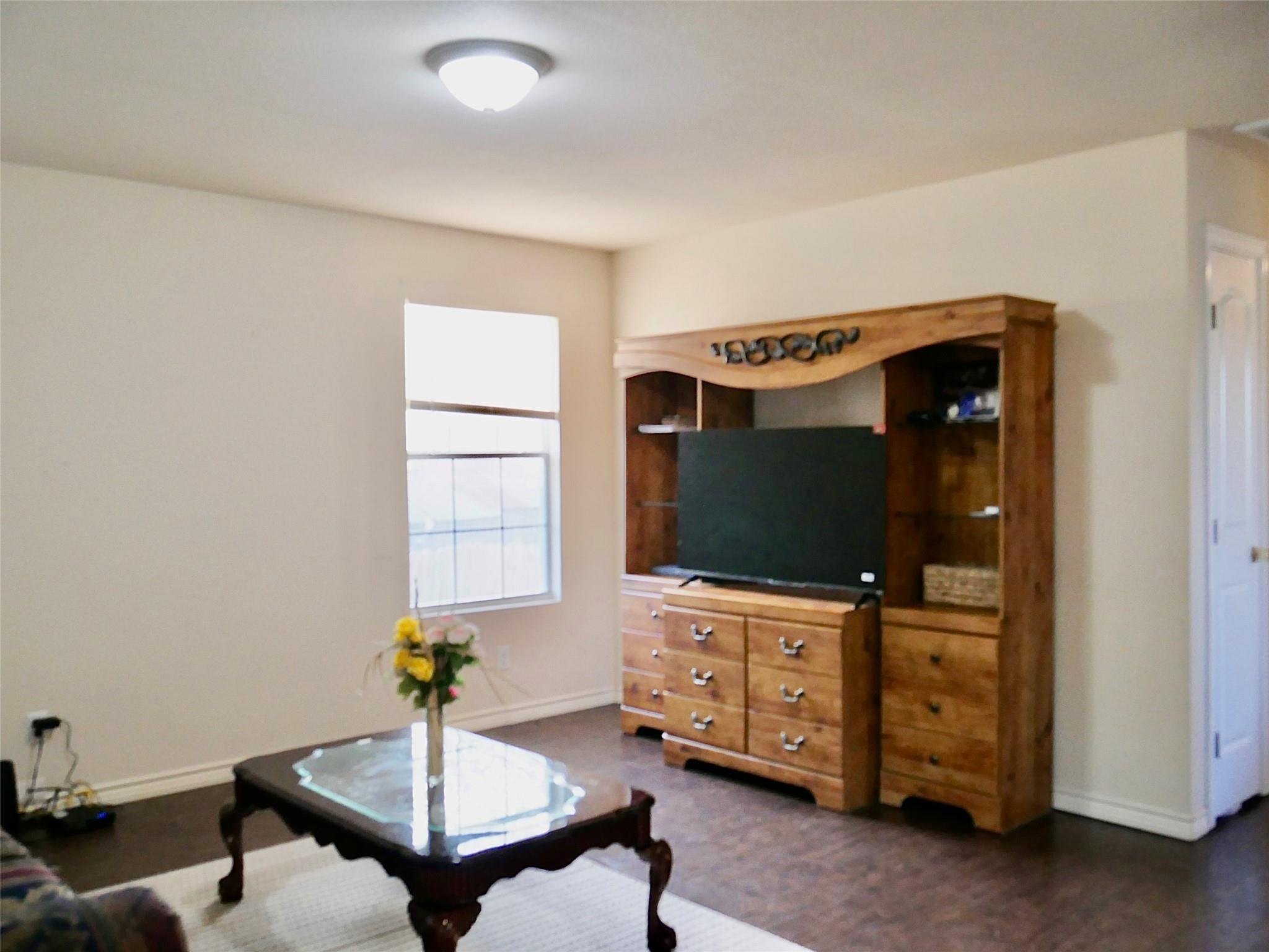 1013 Price Street Taylor TX 76574