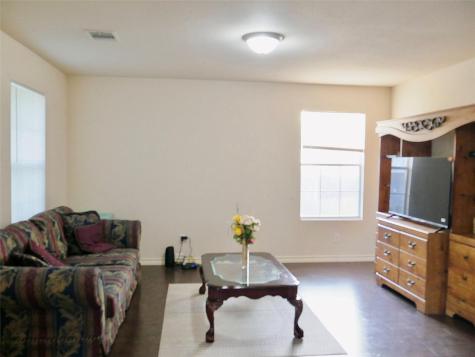 1013 Price Street Taylor TX 76574