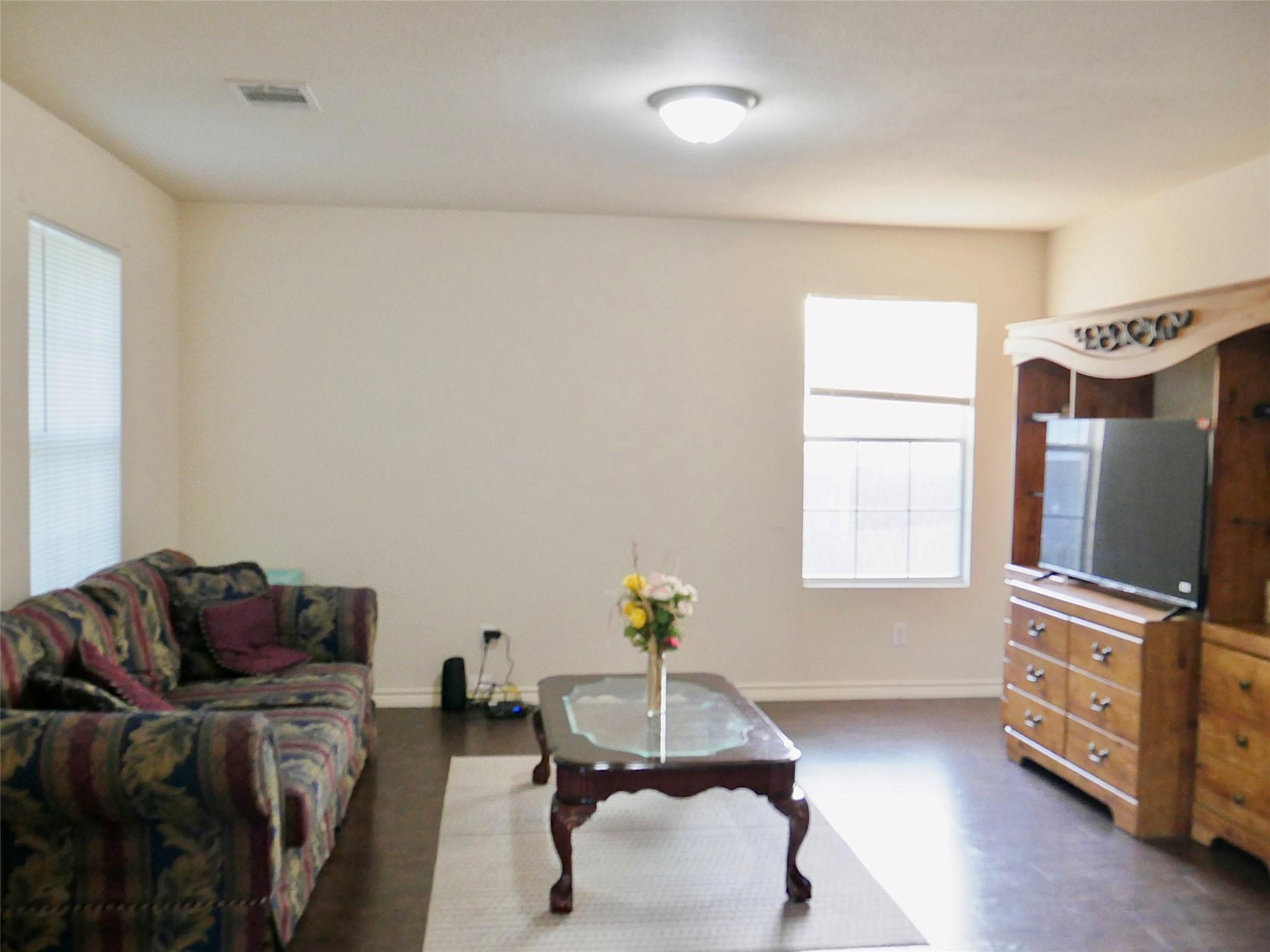 1013 Price Street Taylor TX 76574