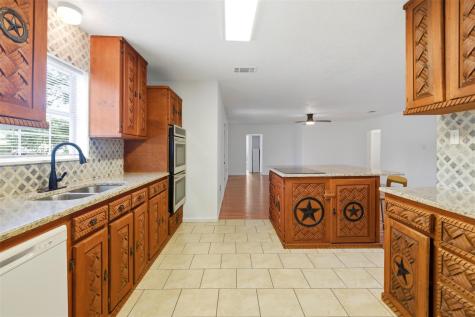 206 Oscar Street Taylor TX 76574