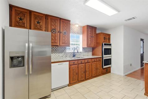 206 Oscar Street Taylor TX 76574