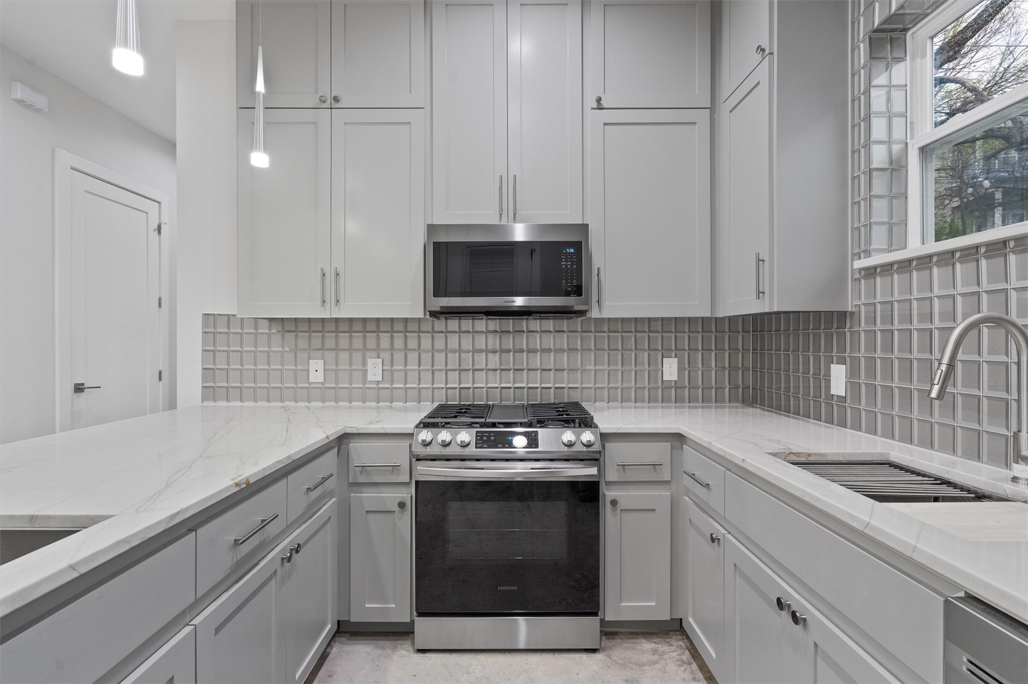 3919 E 16th Street Austin TX 78721