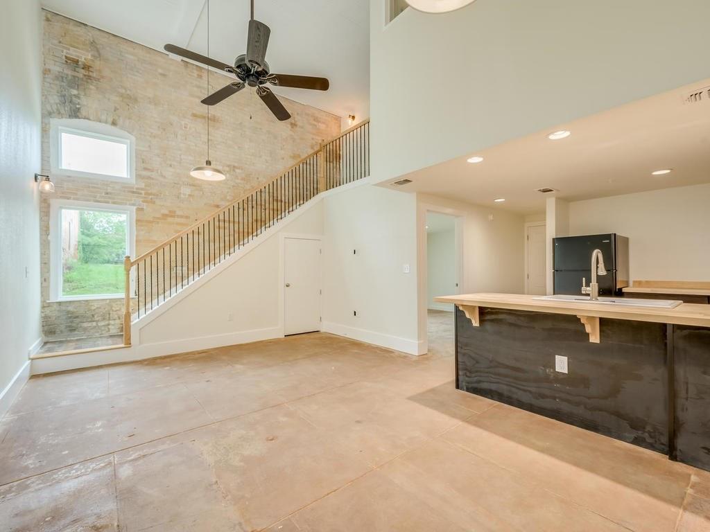 110 S Main Street Elgin TX 78621