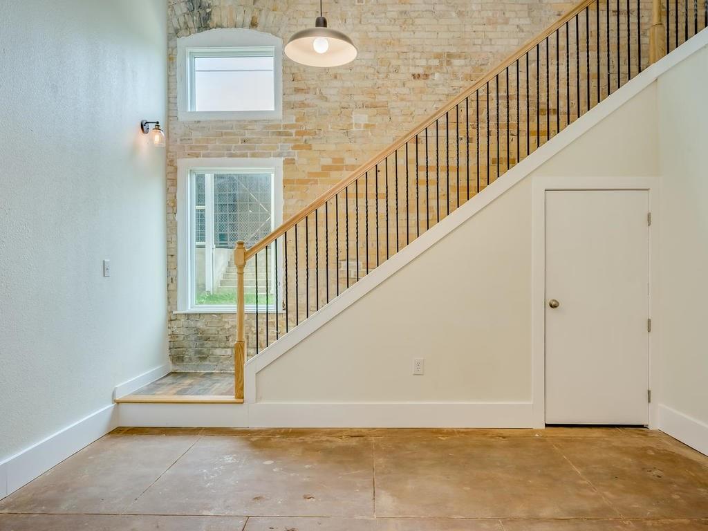 110 S Main Street Elgin TX 78621