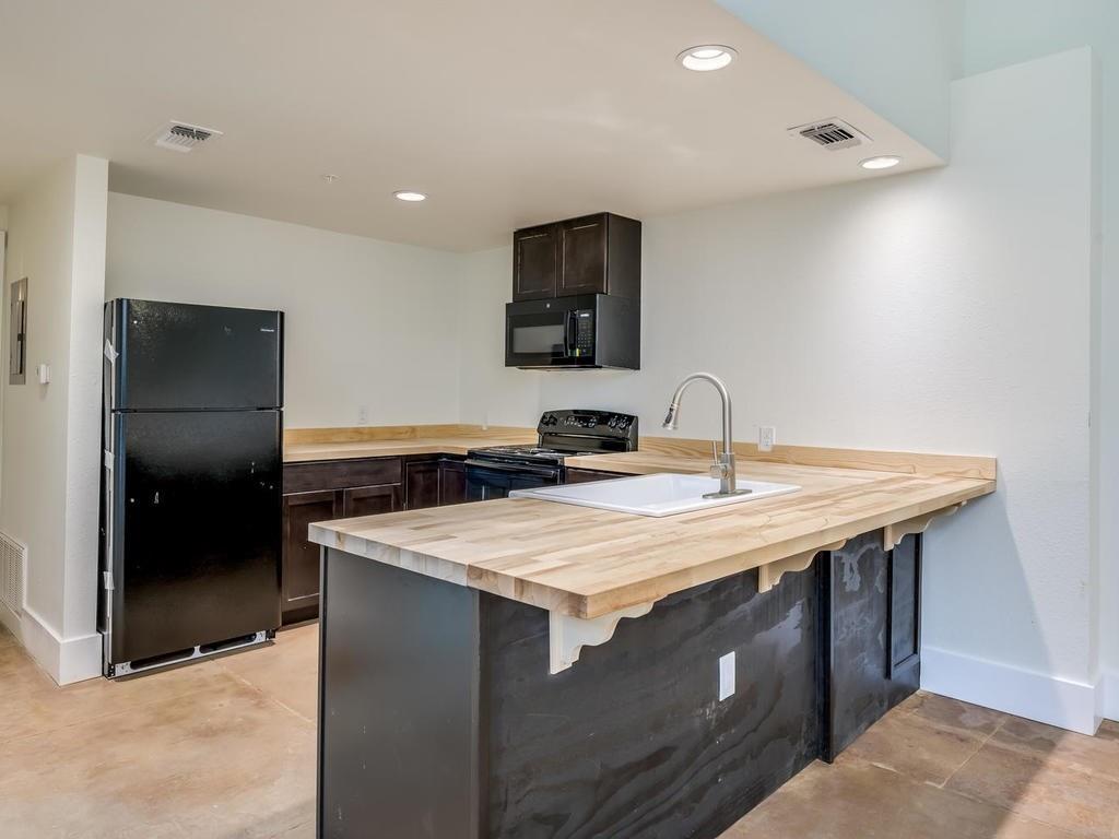 110 S Main Street Elgin TX 78621