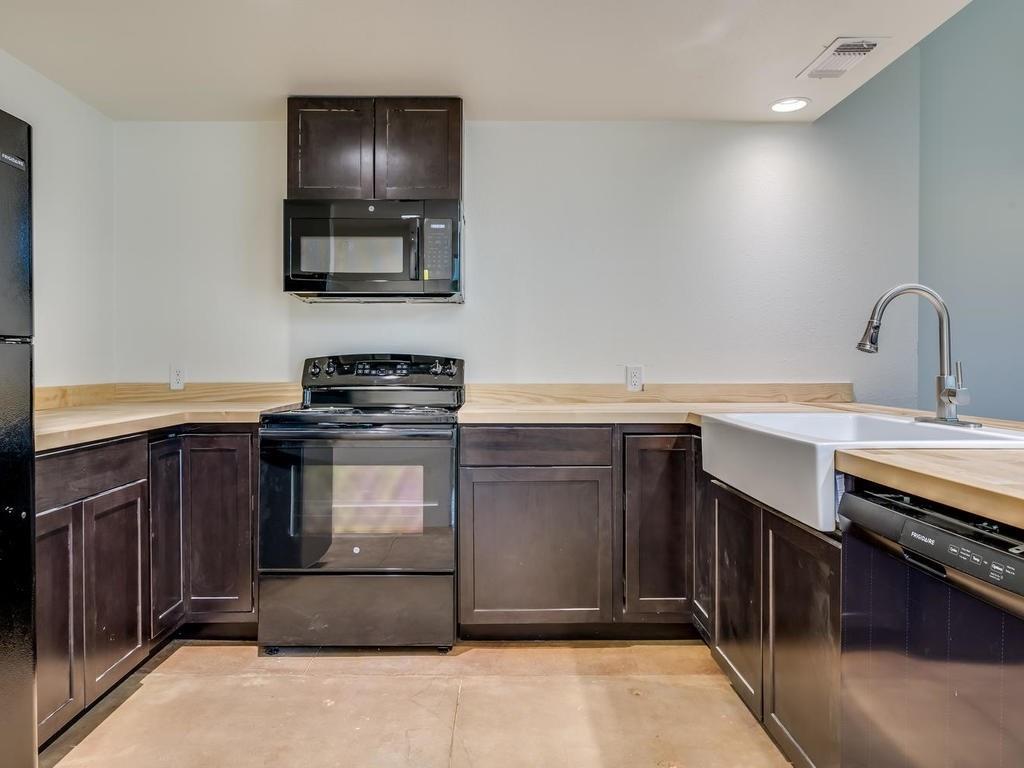 110 S Main Street Elgin TX 78621