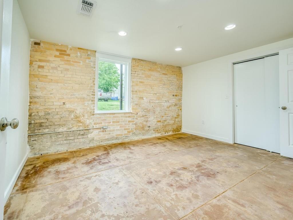 110 S Main Street Elgin TX 78621