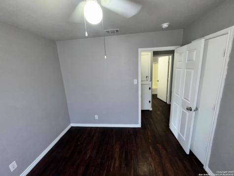 830 W Hutchins Place San Antonio TX 78221