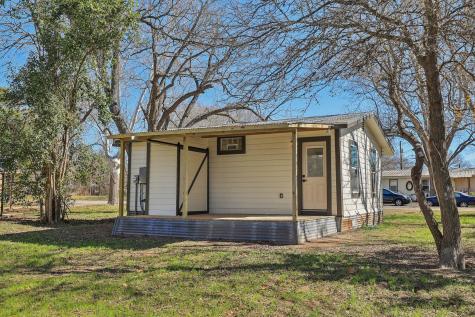 304 Harris Street Smithville TX 78957
