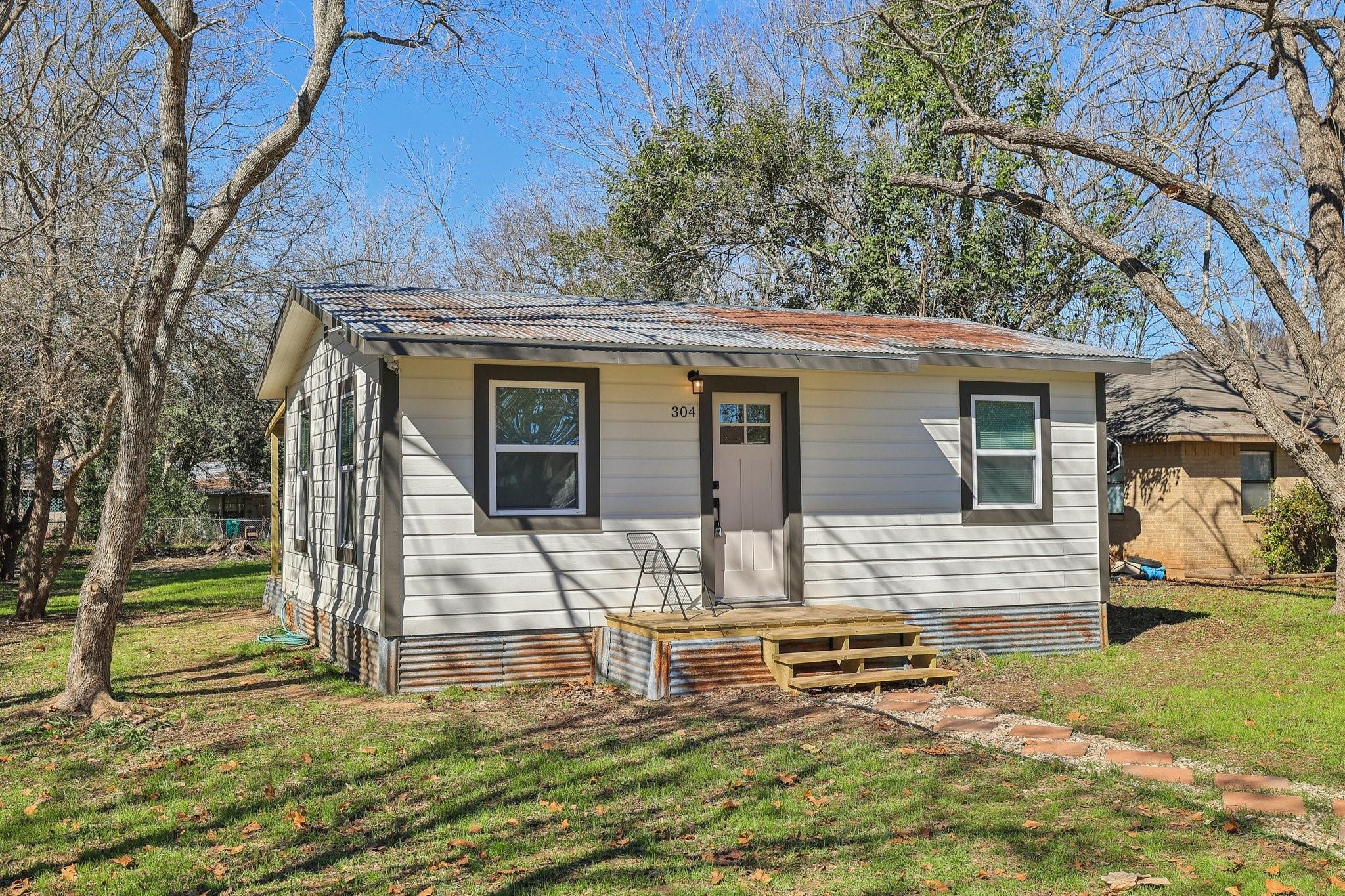 304 Harris Street Smithville TX 78957
