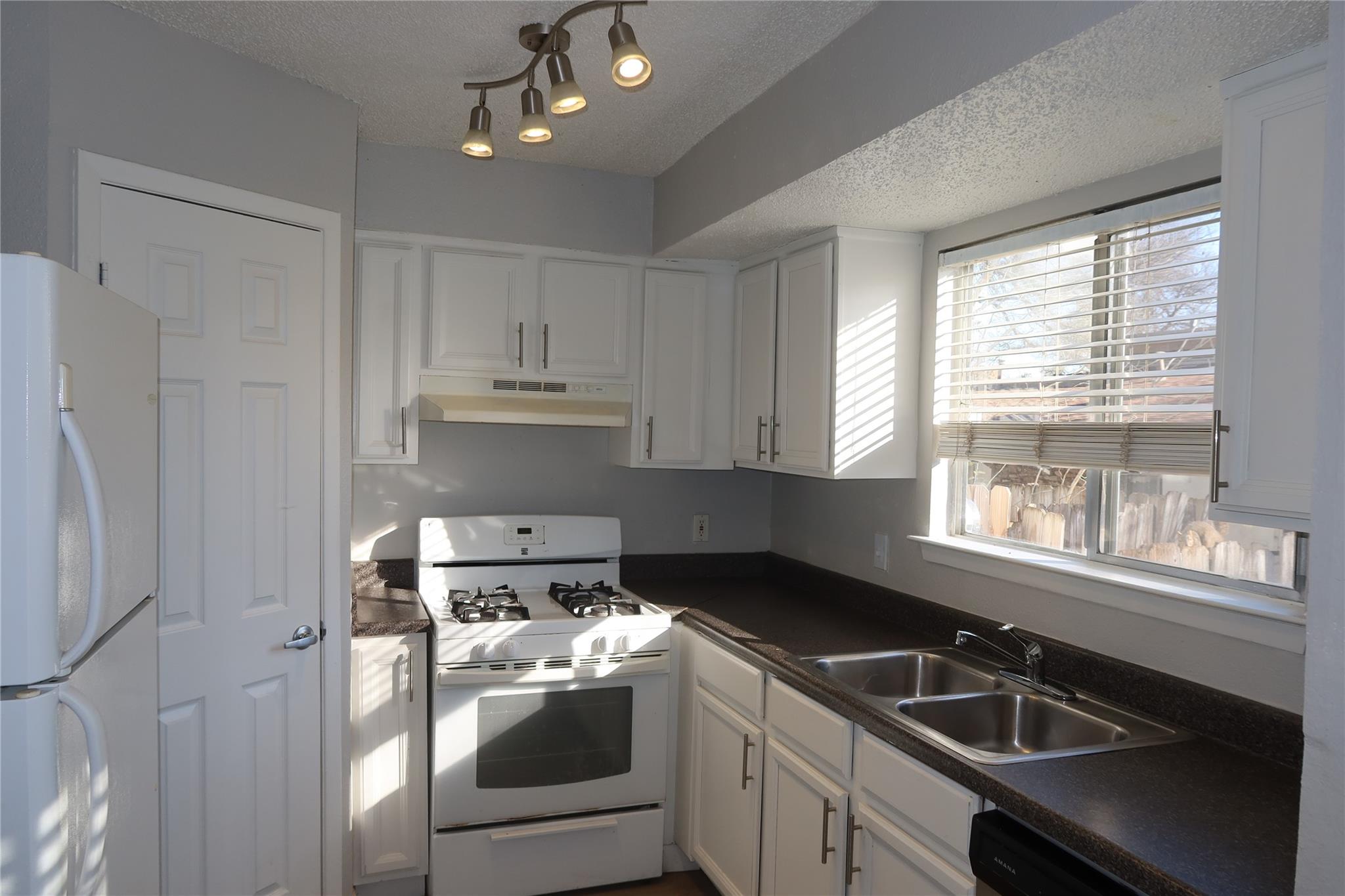 2005 Glen Allen Street Austin TX 78704