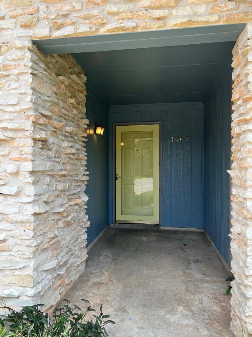1009 Whispering Drive Round Rock TX 78664