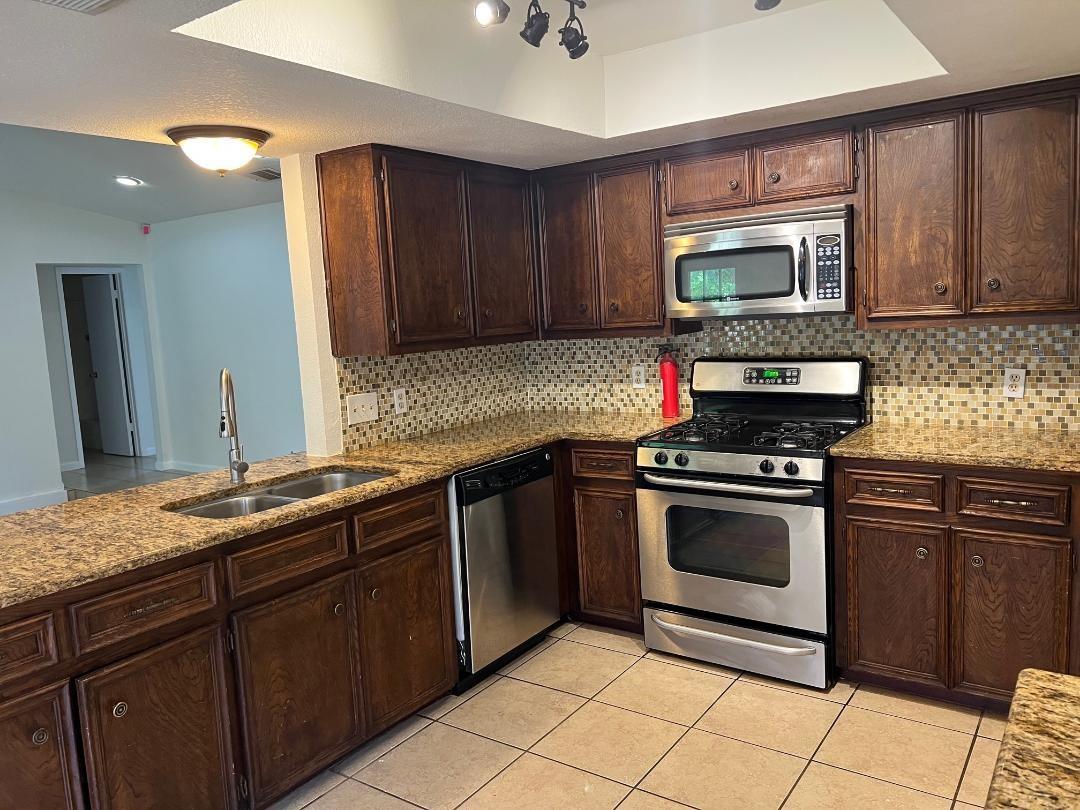 1009 Whispering Drive Round Rock TX 78664