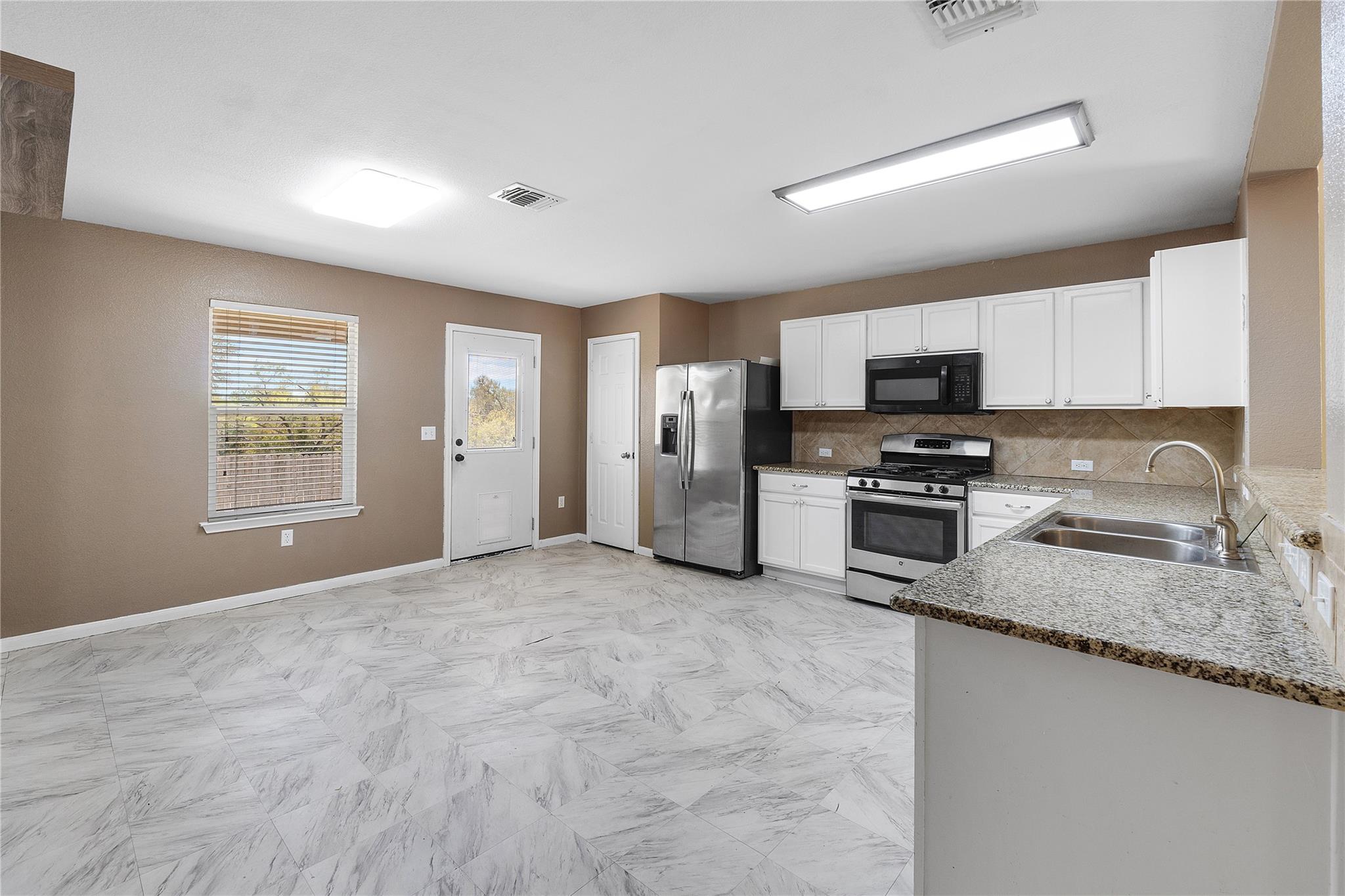 18436 Weatherby Lane Elgin TX 78621