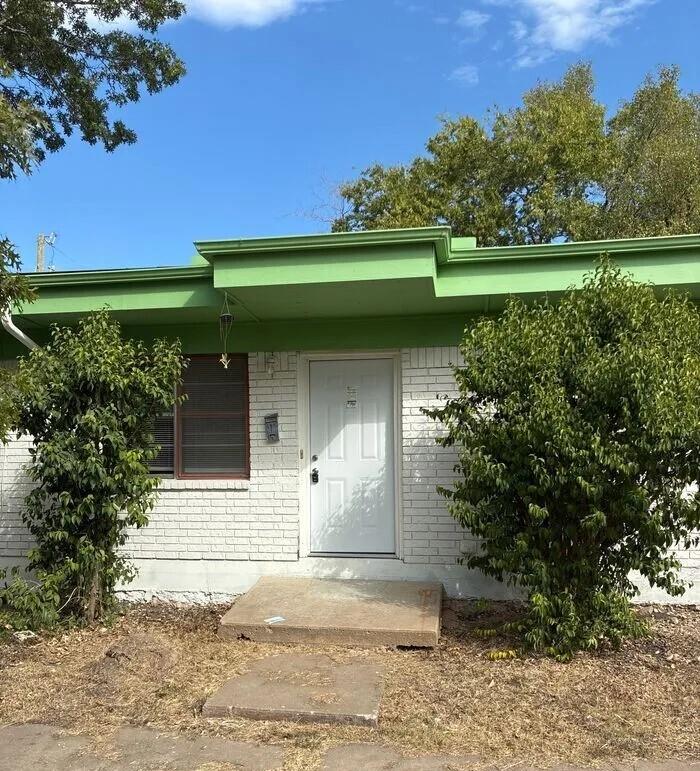 606 W 4th Street Taylor TX 76574