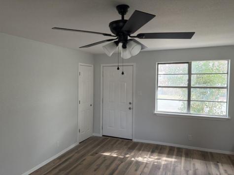 606 W 4th Street Taylor TX 76574