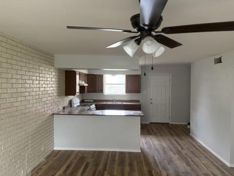 606 W 4th Street Taylor TX 76574