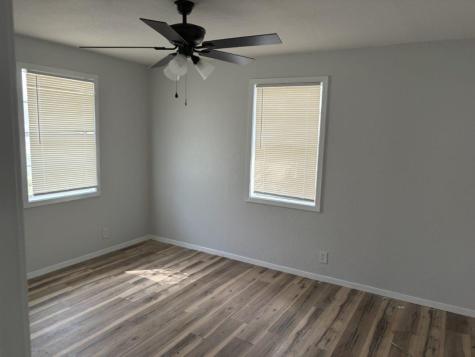 606 W 4th Street Taylor TX 76574
