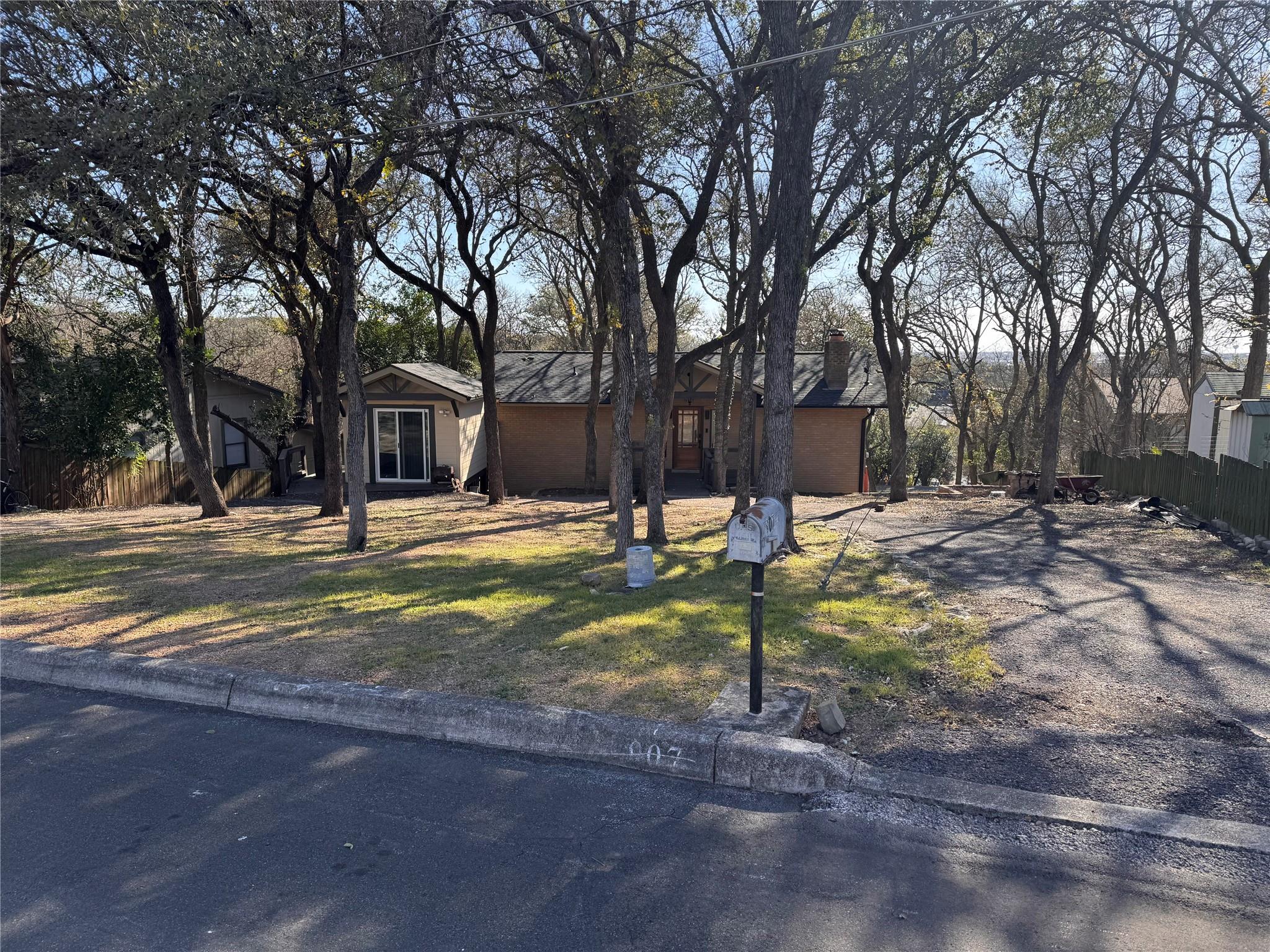 907 Hillyer Street San Marcos TX 78666