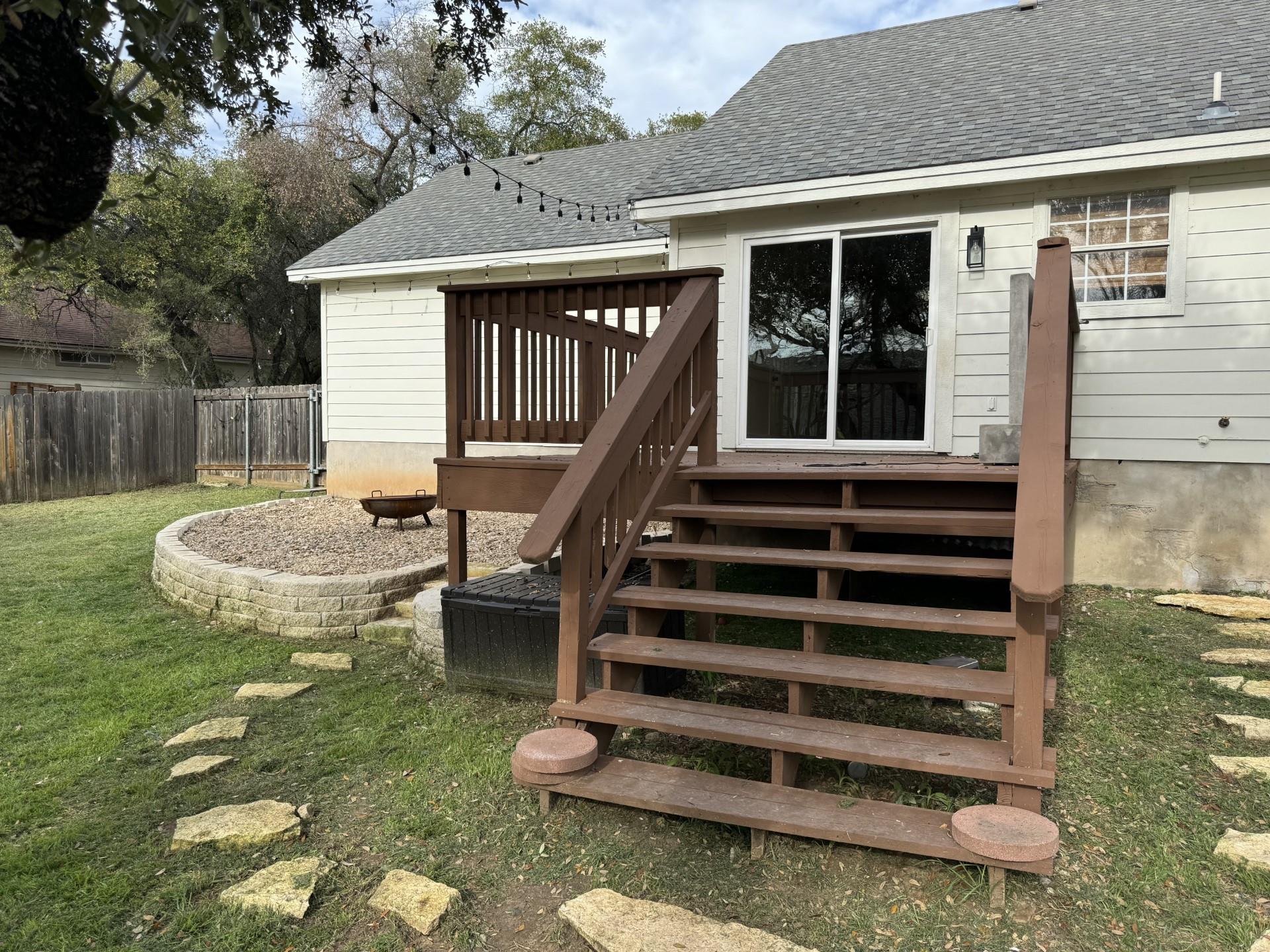 104 Cowal Drive S Briarcliff TX 78669